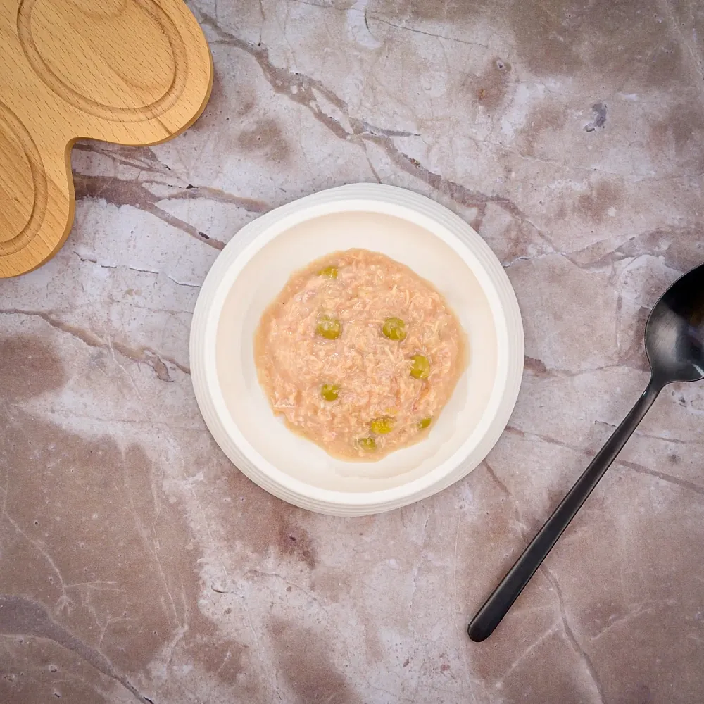 Monge Cat Monoprotein Мясные хлопья из курицы с горошком