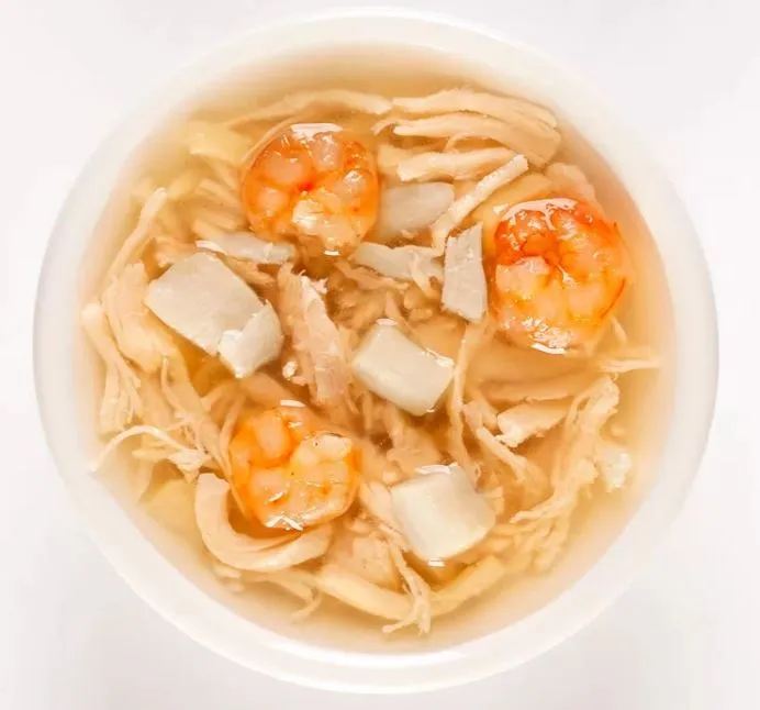 Деревенские лакомства Суп из курицы с креветкой и гребешком