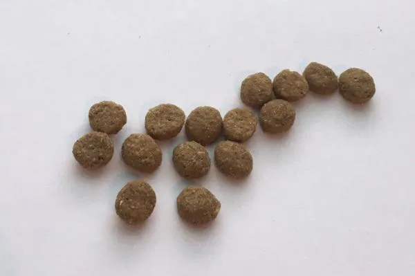 Корм JosiCat Crunchy Adult (Курица) для кошек