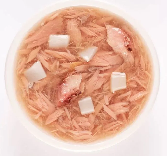 Деревенские лакомства Суп из тунца с кальмаром и макрелью